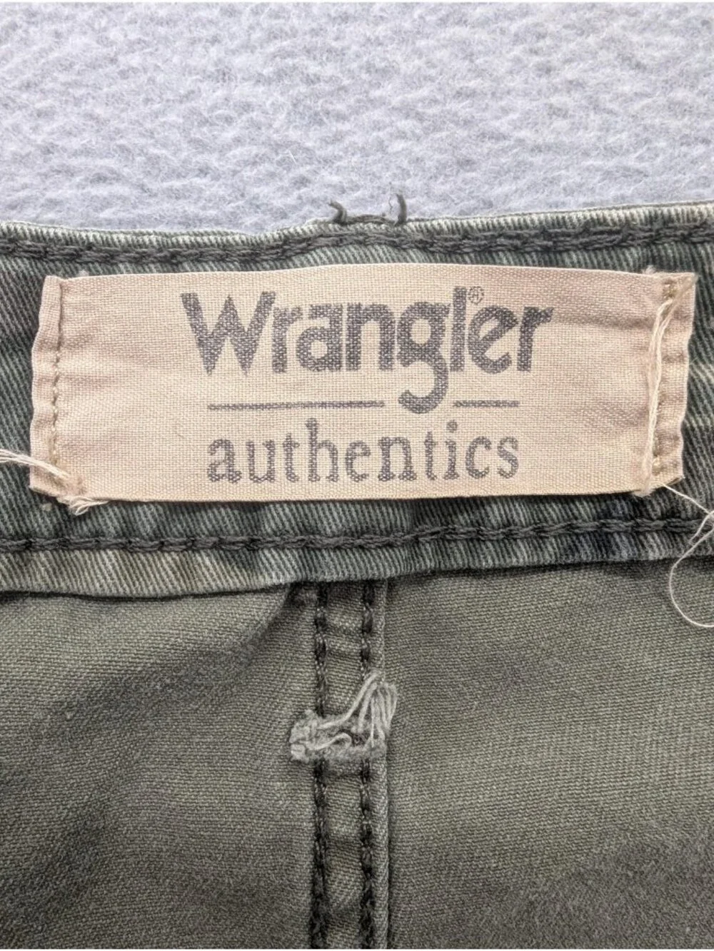 Wrangler Cargo Shorts Mens 46 Green Camo Relaxed Fit 10 Inseam Outdoor Casual